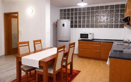 Na prenájom: 2-izbový byt s klimatizáciou, balkónom a výhľadom na zeleň – Ružinov, Ostredky