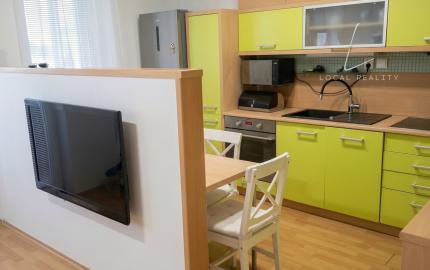 Na prenájom 2-izbový byt s klimatizáciou, balkónom a parkovaním – Most pri Bratislave