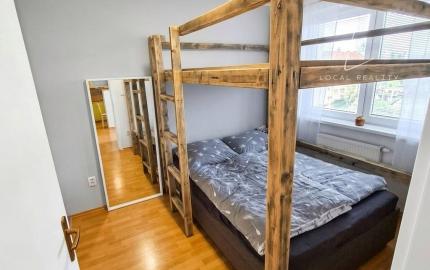 Na prenájom 2-izbový byt s klimatizáciou, balkónom a parkovaním – Most pri Bratislave