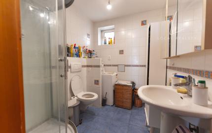 Veľký dvojgeneračný rodinný dom v krásnej oblasti, Svätý Jur, Neštich