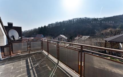 Veľký dvojgeneračný rodinný dom v krásnej oblasti, Svätý Jur, Neštich