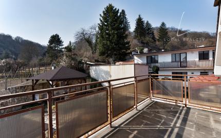 Veľký dvojgeneračný rodinný dom v krásnej oblasti, Svätý Jur, Neštich