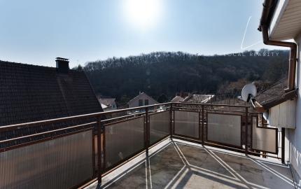 Veľký dvojgeneračný rodinný dom v krásnej oblasti, Svätý Jur, Neštich