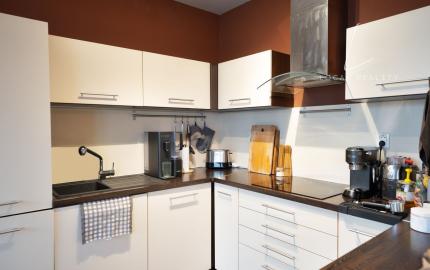 REZERVOVANÝ– 3-IZBOVÝ BYT S TERASOU, ROVINKA (JASNÁ ULICA)