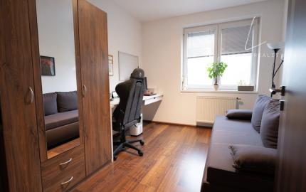 REZERVOVANÝ– 3-IZBOVÝ BYT S TERASOU, ROVINKA (JASNÁ ULICA)