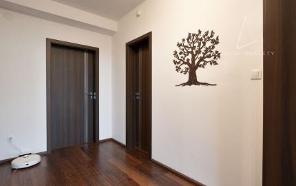 REZERVOVANÝ– 3-IZBOVÝ BYT S TERASOU, ROVINKA (JASNÁ ULICA)