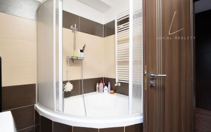 REZERVOVANÝ– 3-IZBOVÝ BYT S TERASOU, ROVINKA (JASNÁ ULICA)