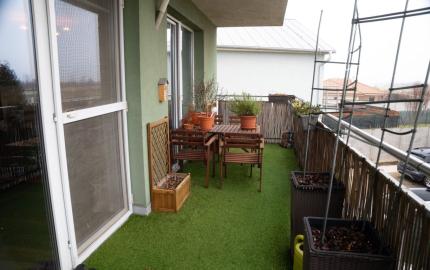 REZERVOVANÝ– 3-IZBOVÝ BYT S TERASOU, ROVINKA (JASNÁ ULICA)