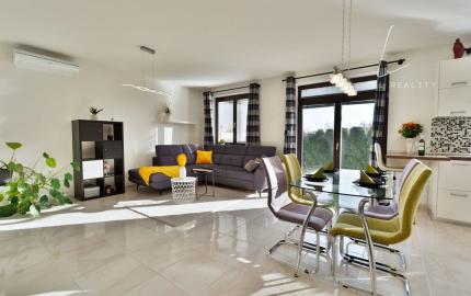 Na predaj útulný 4-izb rodinný dom v obci Veľký Grob s ďaľším menším domom na pozemku.