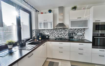 Na predaj útulný 4-izb rodinný dom v obci Veľký Grob s ďaľším menším domom na pozemku.