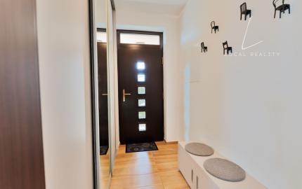 Na predaj útulný 4-izb rodinný dom v obci Veľký Grob s ďaľším menším domom na pozemku.