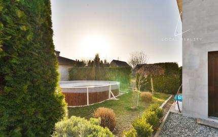 Na predaj útulný 4-izb rodinný dom v obci Veľký Grob s ďaľším menším domom na pozemku.