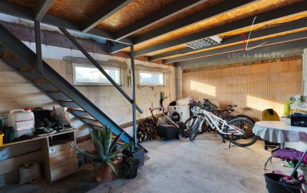 Na predaj útulný 4-izb rodinný dom v obci Veľký Grob s ďaľším menším domom na pozemku.