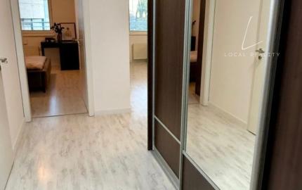 Na predaj priestranný 2-izbový byt s loggiou a parkovacím miestom – Martinčekova ulica, Ružinov