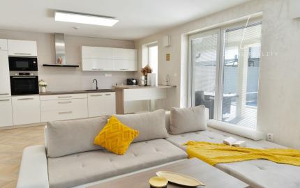 Nadštandartný 4 izbový Rodinný Dom v srdci Malého Raja, Slovenský Grob 