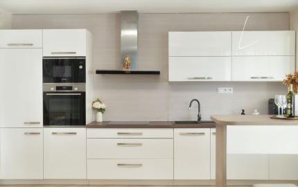 Nadštandartný 4 izbový Rodinný Dom v srdci Malého Raja, Slovenský Grob 