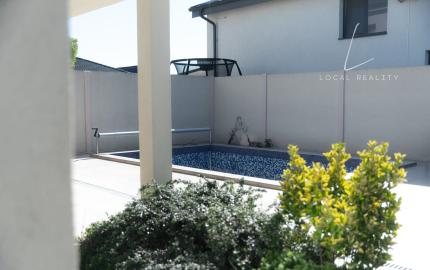 Nadštandartný 4 izbový Rodinný Dom v srdci Malého Raja, Slovenský Grob 