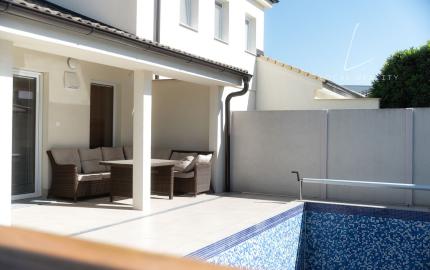 Nadštandartný 4 izbový Rodinný Dom v srdci Malého Raja, Slovenský Grob 