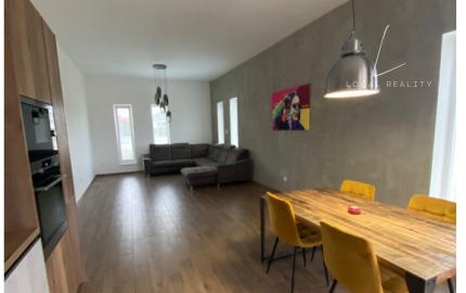 krásny rodinný dom v Rajke