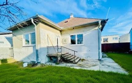 Na predaj 3 izb rodinný dom s 985m2 pozemkom v obci Kuchyňa.