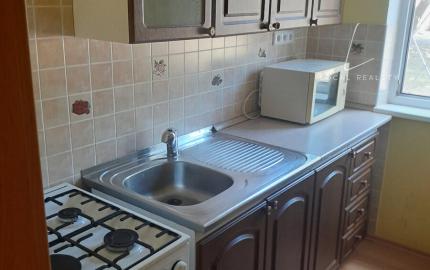 Na prenájom útulný 1-izbový byt v Senci – Svätoplukova ulica