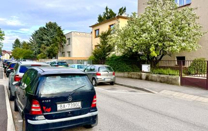 Na prenájom: Priestranný 3-izbový byt s dvoma balkónmi – Bratislava, Ružinov