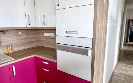 Priestranný 4izbový byt s veľkou terasou–Slnečnice Viladomy