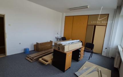 KANCELÁRSKE PRIESTORY S NÍZKYMI NÁKLADMI – BRATISLAVA, BOJNICKÁ ULICA