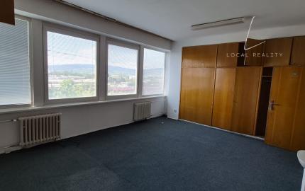 KANCELÁRSKE PRIESTORY S NÍZKYMI NÁKLADMI – BRATISLAVA, BOJNICKÁ ULICA