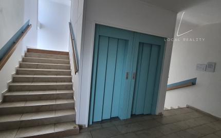 KANCELÁRSKE PRIESTORY S NÍZKYMI NÁKLADMI – BRATISLAVA, BOJNICKÁ ULICA