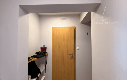 Svetlý 1-izbový apartmán s veľkým južným balkónom v rezidencii PREMIÈRE