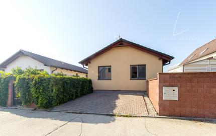 Prenájom - Štýlový 3izb.rodinný dom so záhradou+parkovaním