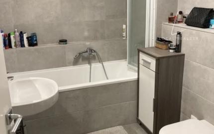 Prenájom - moderný 2-izbový byt s balkónom a parkovaním