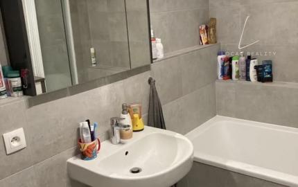 Prenájom - moderný 2-izbový byt s balkónom a parkovaním