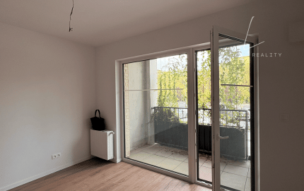 PREDAJ | Nový 1-izbový apartmán s terasou v projekte VERDENA