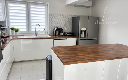 MODERNÝ 4-IZBOVÝ RODINNÝ DOM S POZEMKOM 580 m² |