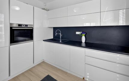 Moderný 3-izbový byt s 2 balkónmi a 2 parkovacími miestami