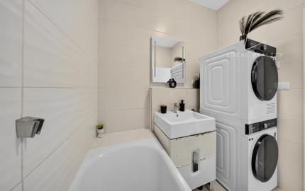 Moderný 3-izbový byt s 2 balkónmi a 2 parkovacími miestami