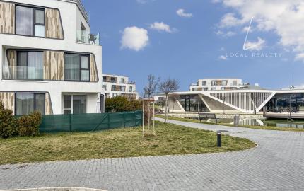 Moderný 3-izbový byt s 2 balkónmi a 2 parkovacími miestami