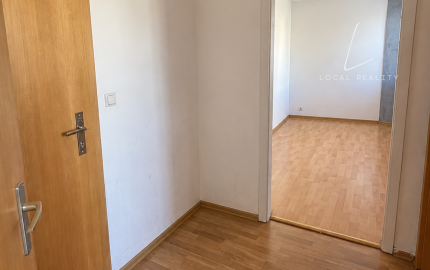 PREDAJ | 2-izbový byt s lodžiou a parkovaním – Bajkalská ul.