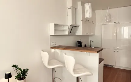 Svetlý 2-izbový byt s loggiou a parkovaním | Petržalka
