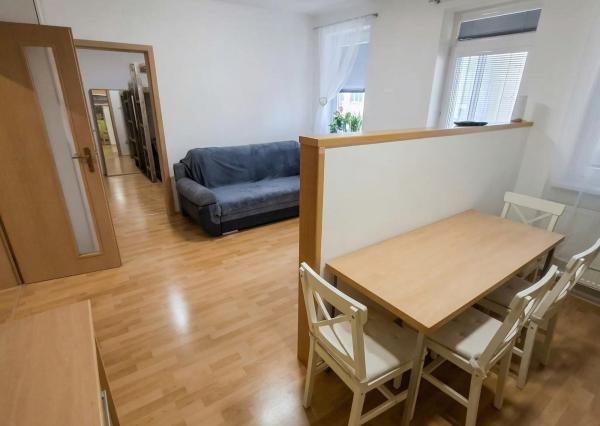 Na prenájom 2-izbový byt s klimatizáciou, balkónom a parkovaním – Most pri Bratislave