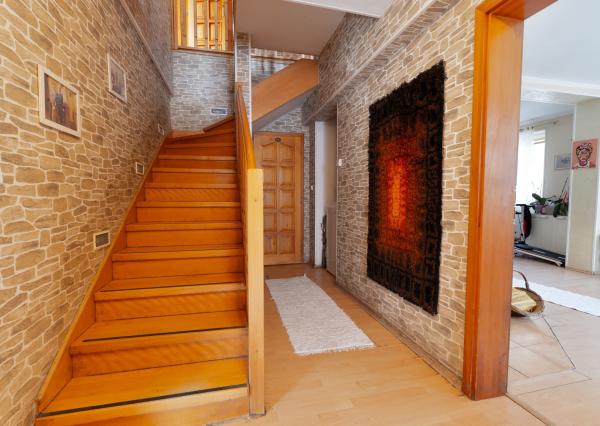 Veľký dvojgeneračný rodinný dom v krásnej oblasti, Svätý Jur, Neštich