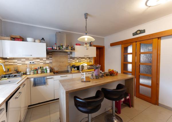 Veľký dvojgeneračný rodinný dom v krásnej oblasti, Svätý Jur, Neštich