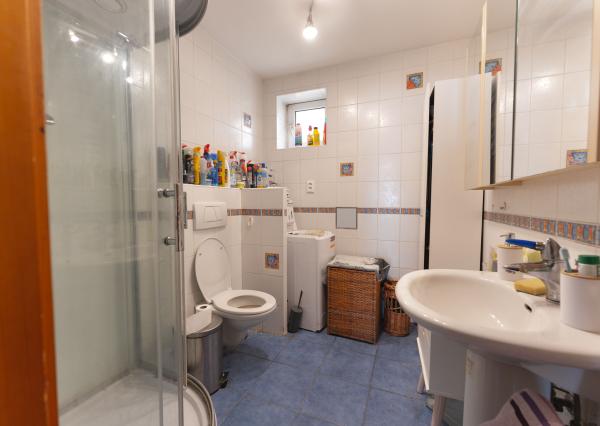 Veľký dvojgeneračný rodinný dom v krásnej oblasti, Svätý Jur, Neštich