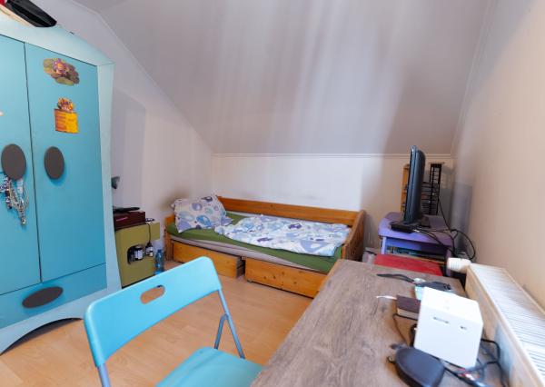 Veľký dvojgeneračný rodinný dom v krásnej oblasti, Svätý Jur, Neštich