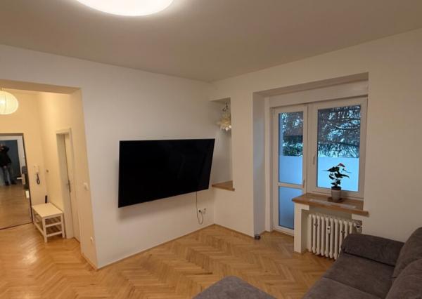 Na Prenájom 3-izbového bytu – Grosslingova, centrum Bratislavy