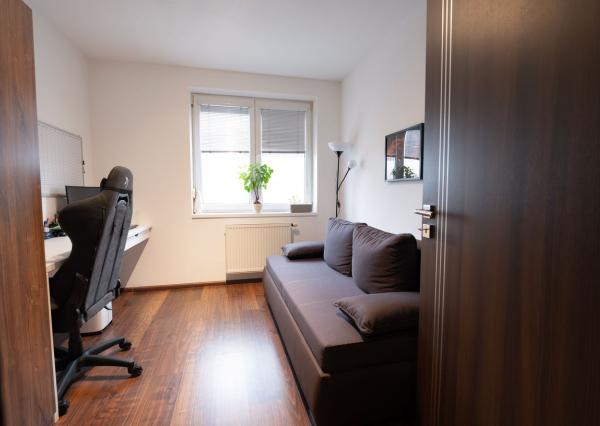 REZERVOVANÝ– 3-IZBOVÝ BYT S TERASOU, ROVINKA (JASNÁ ULICA)