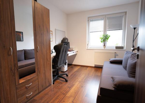 REZERVOVANÝ– 3-IZBOVÝ BYT S TERASOU, ROVINKA (JASNÁ ULICA)