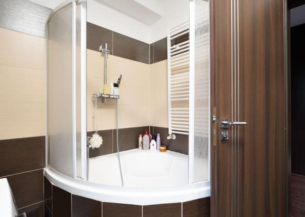 REZERVOVANÝ– 3-IZBOVÝ BYT S TERASOU, ROVINKA (JASNÁ ULICA)